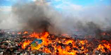 incendio al aire libre-quema de basura al aire libre